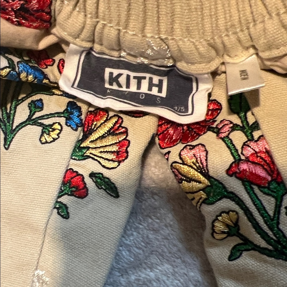 Kith RT: $95 Kids Floral Cargo Jeans - Multicolor on Tan size 4/5 - Picture 3 of 4